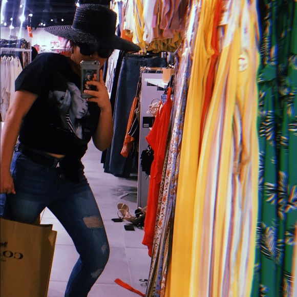 Meet your Posher, Dianna - Picture 1 of 1